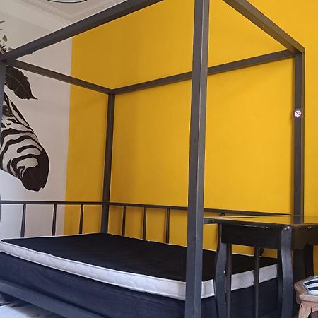 Buky Palace Pons Luaran gambar