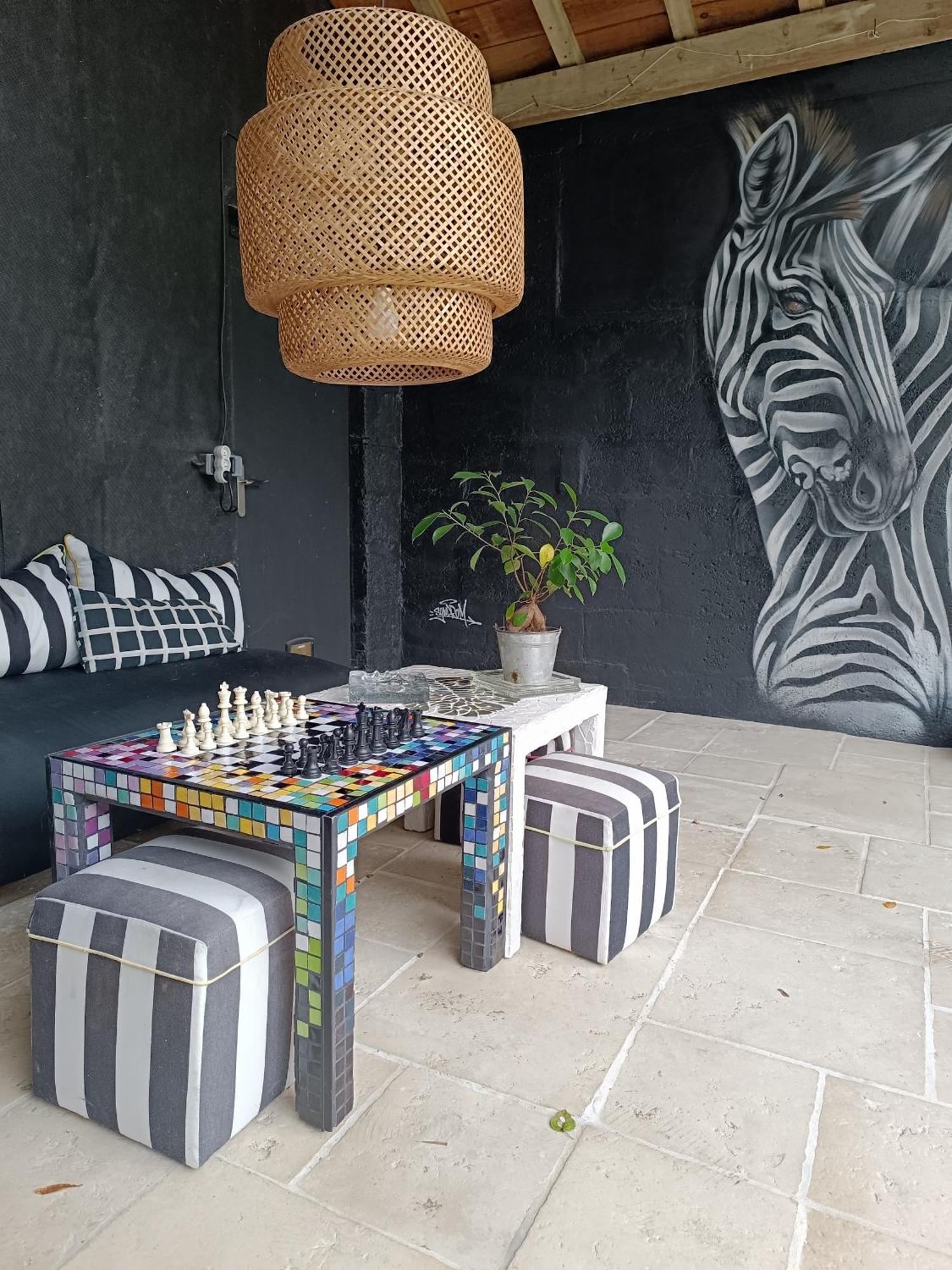 Buky Palace Pons Luaran gambar