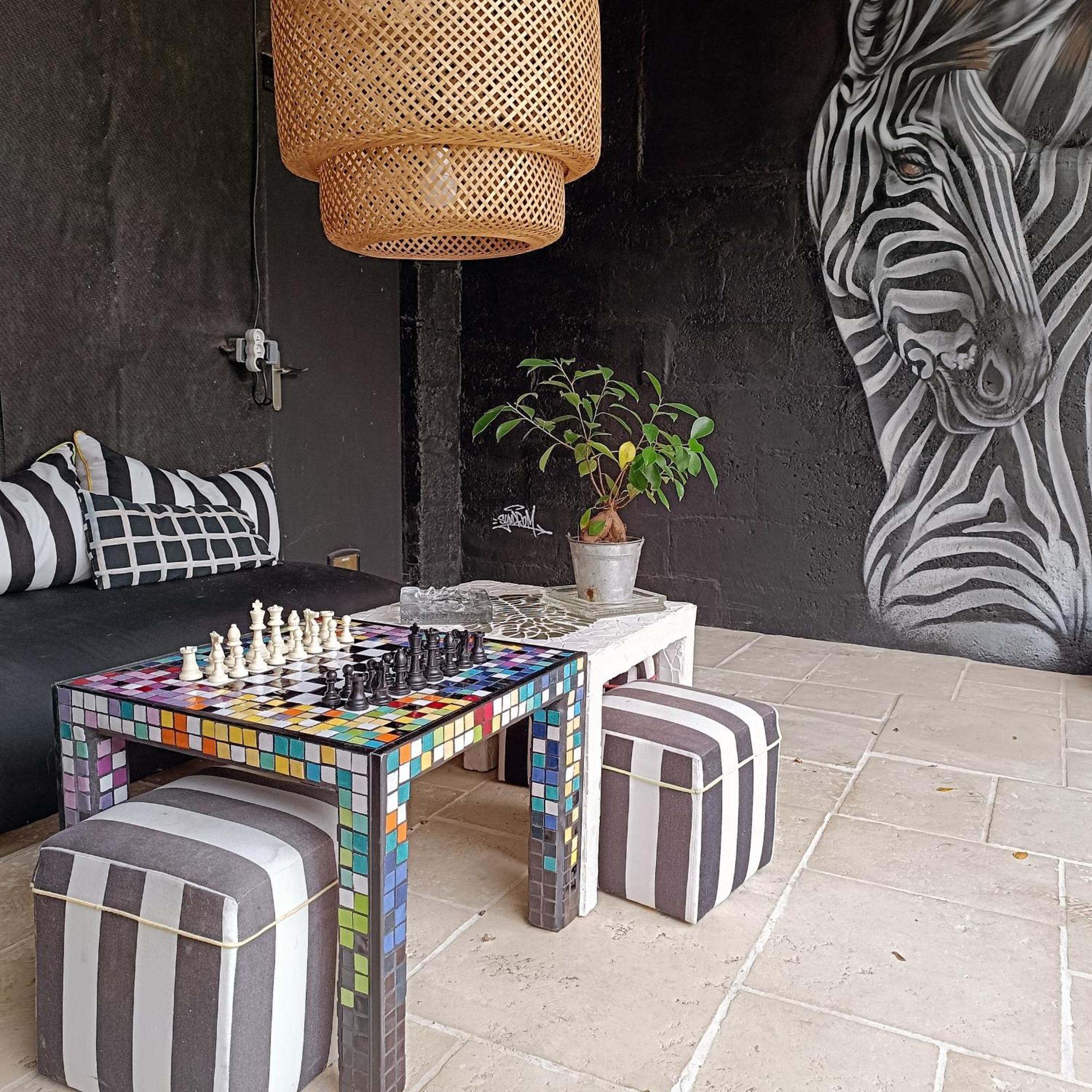 Buky Palace Pons Luaran gambar