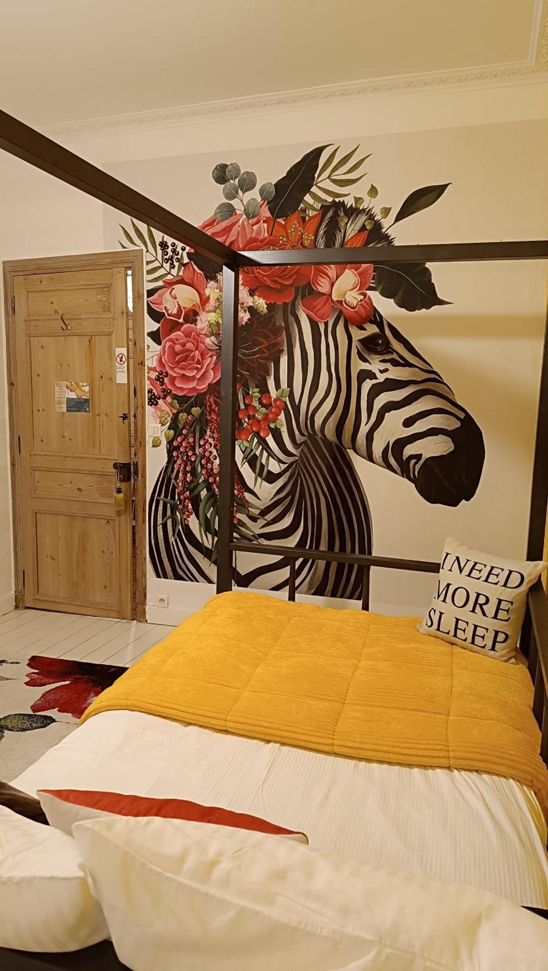 Buky Palace Pons Bilik gambar